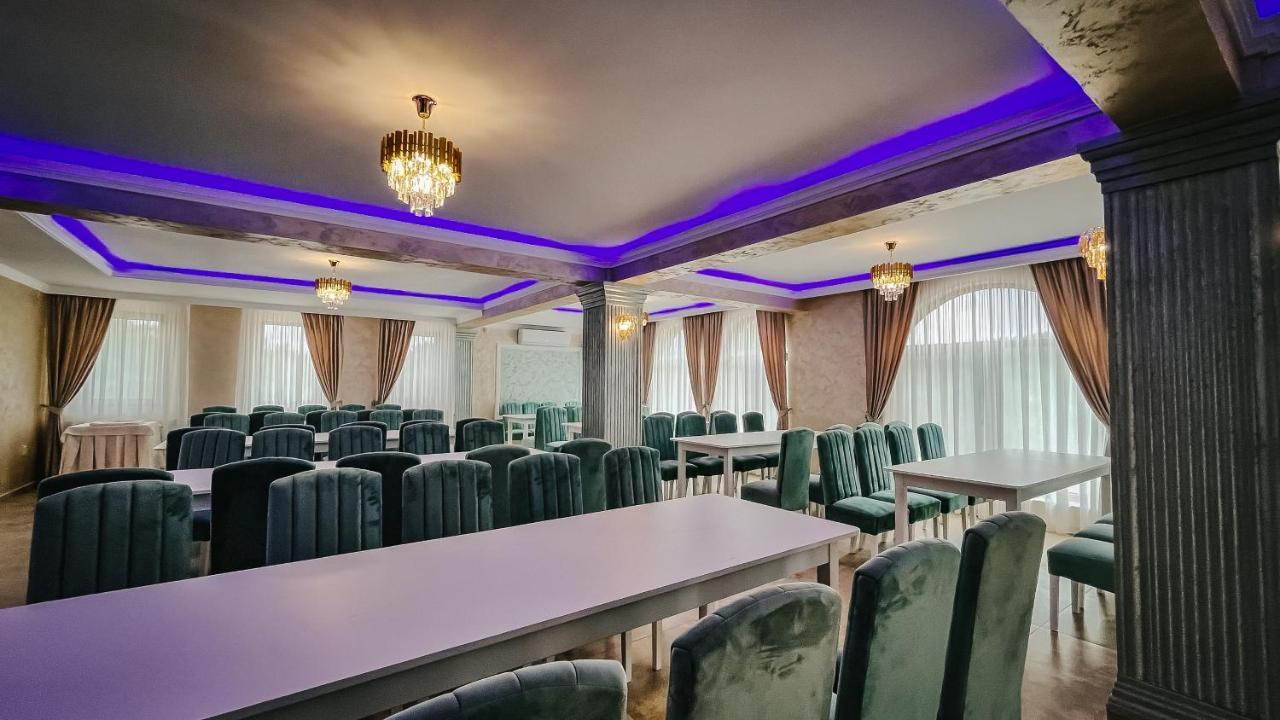 Pensiune-Restaurant Palace Carpinet Eksteriør billede