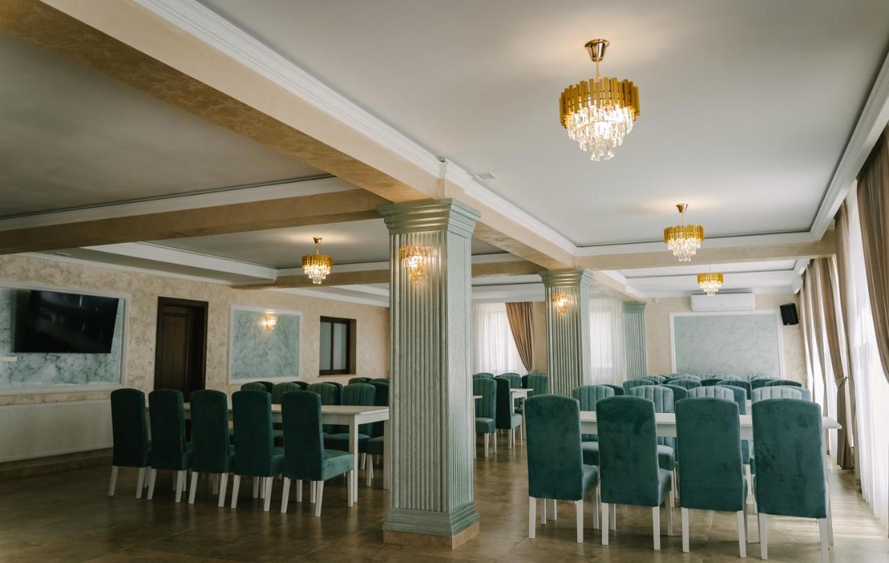 Pensiune-Restaurant Palace Carpinet Eksteriør billede