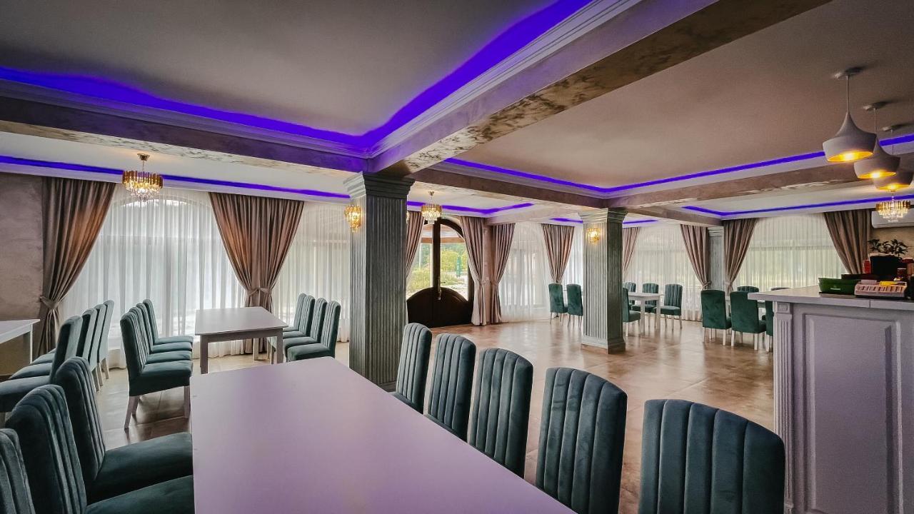 Pensiune-Restaurant Palace Carpinet Eksteriør billede
